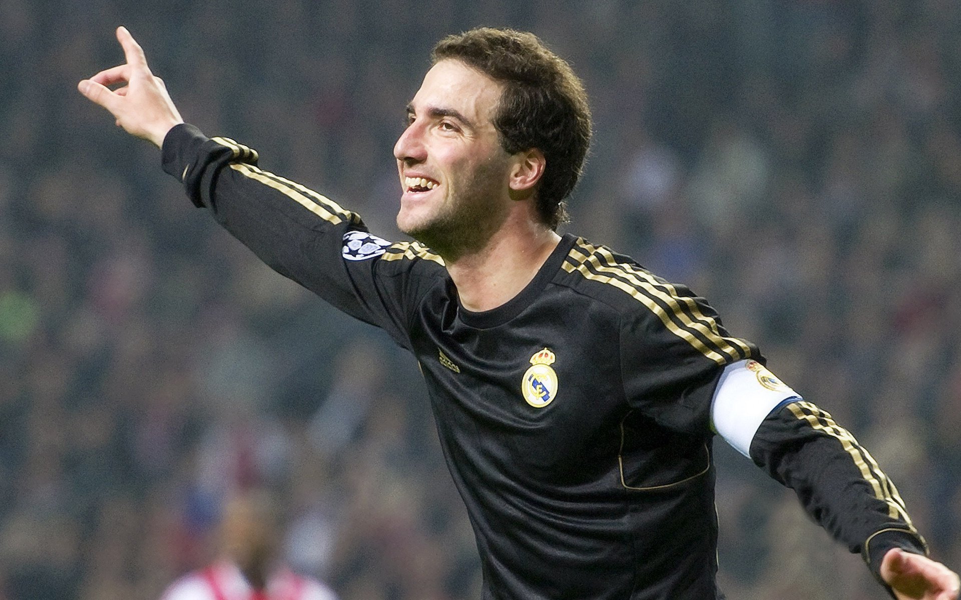 莱比锡红牛主帅表示团队需要加强进攻，争取更多进球，莱比锡红牛足球队最新新闻